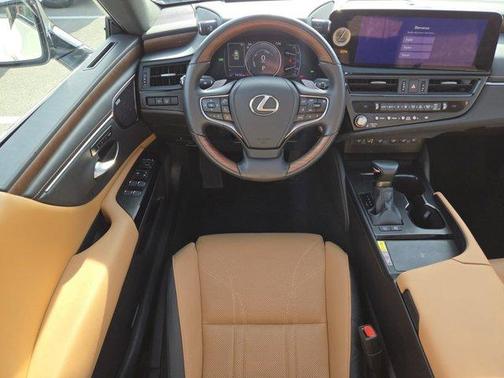 2025 Lexus ES 300h Luxury