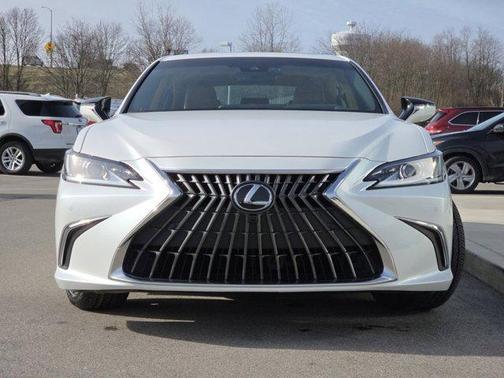 2025 Lexus ES 300h Luxury