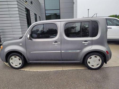 Gun Metallic 2014 Nissan Cube 1.8 S