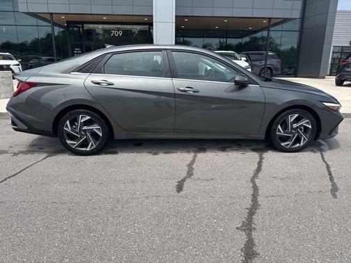 Amazon Gray 2025 Hyundai ELANTRA SEL