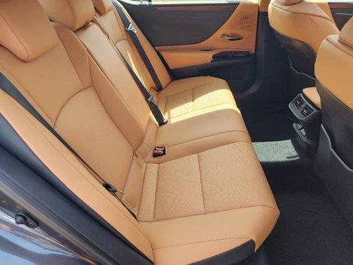 2025 Lexus ES 300h F SPORT Design