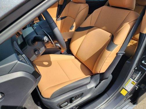 2025 Lexus ES 300h F SPORT Design