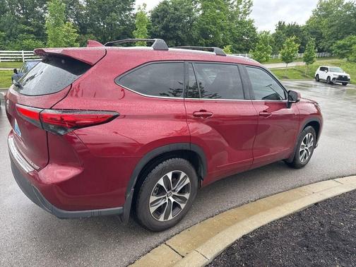 Ruby Flare Pearl 2022 Toyota Highlander XLE