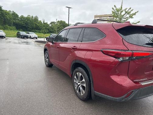 Ruby Flare Pearl 2022 Toyota Highlander XLE