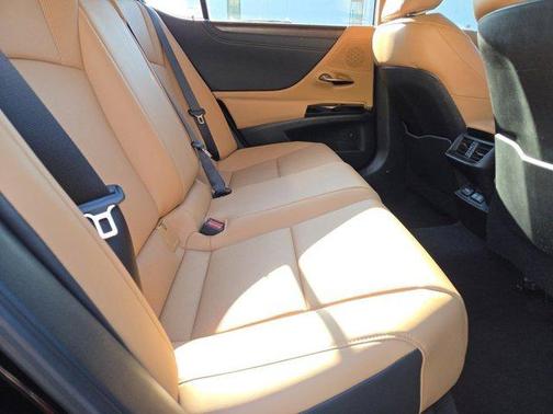 2025 Lexus ES 350 Base