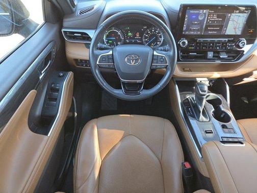 2021 Toyota Highlander Hybrid Platinum