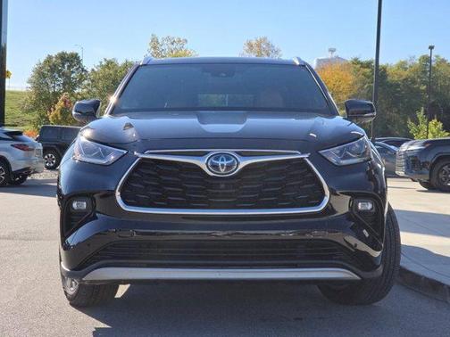 2021 Toyota Highlander Hybrid Platinum