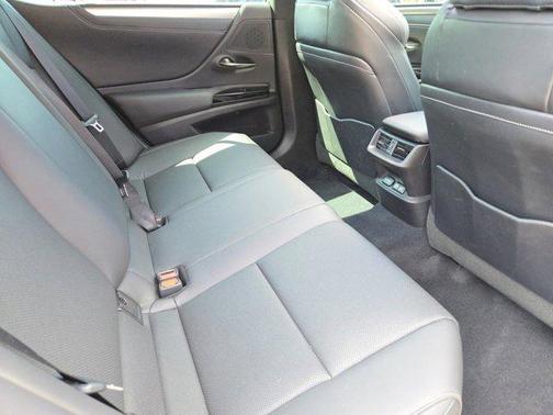 2022 Lexus ES 300h F SPORT