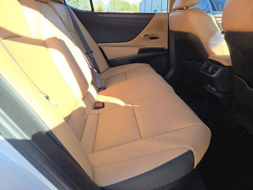 2024 Lexus ES 300h Base