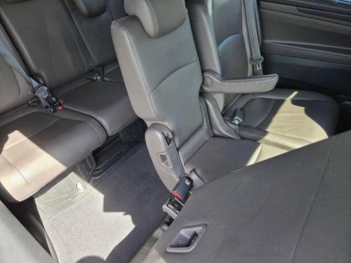 White Diamond Pearl 2019 Honda Odyssey EX-L