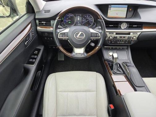 2017 Lexus ES 300h Base