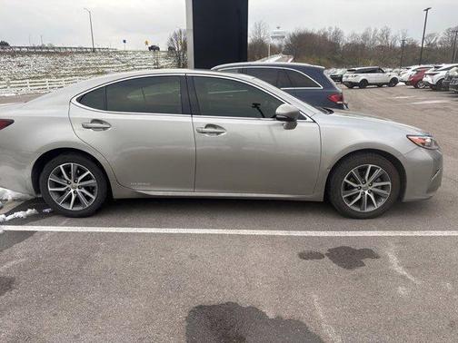 2017 Lexus ES 300h Base