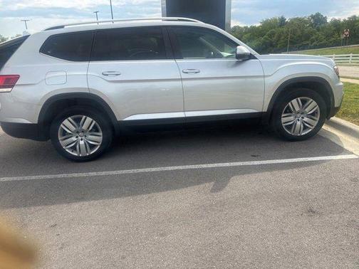 Reflex Silver Metallic 2019 Volkswagen Atlas 3.6L SE w/Technology