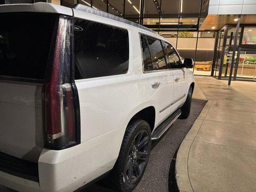 2017 Cadillac Escalade Luxury