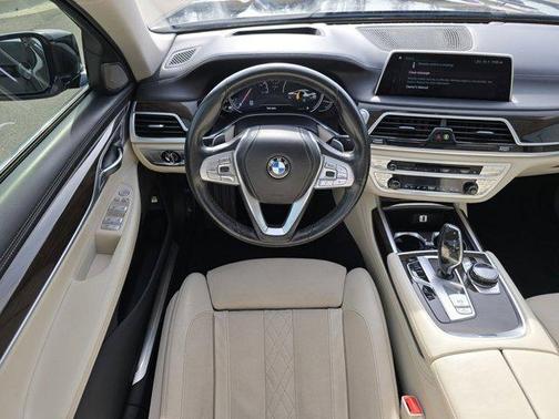 2018 BMW 740 740i