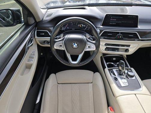 2018 BMW 740 740i