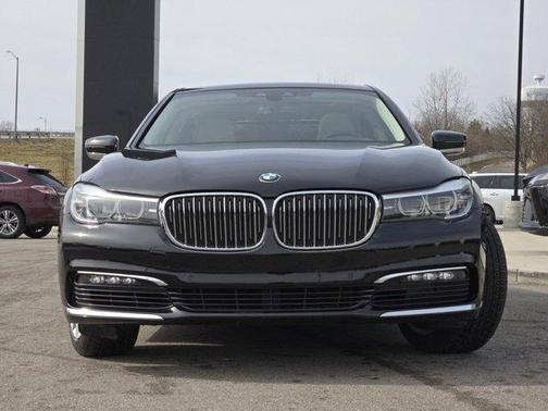 2018 BMW 740 740i