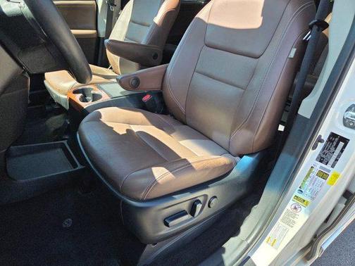 Blizzard Pearl 2015 Toyota Sienna Limited