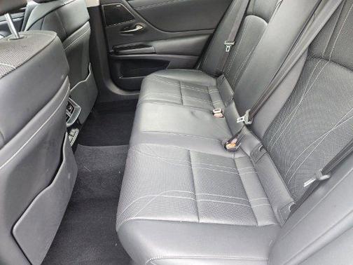2019 Lexus ES 300h Luxury