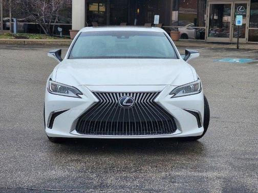 2019 Lexus ES 300h Luxury