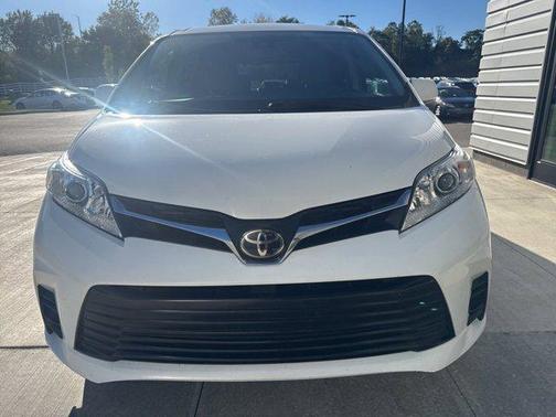 2018 Toyota Sienna LE