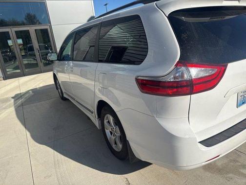 2018 Toyota Sienna LE