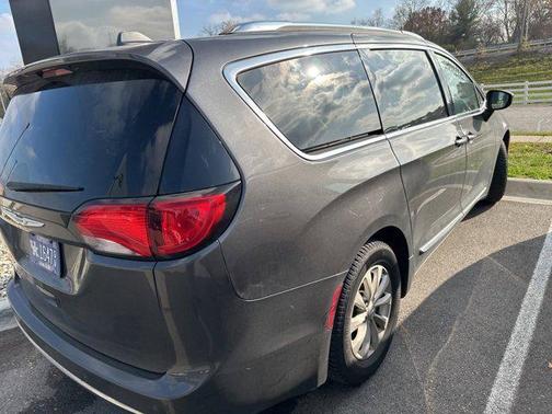 2018 Chrysler Pacifica Touring-L Plus