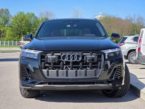 Mythos Black Metallic 2025 Audi Q7 55 Prestige