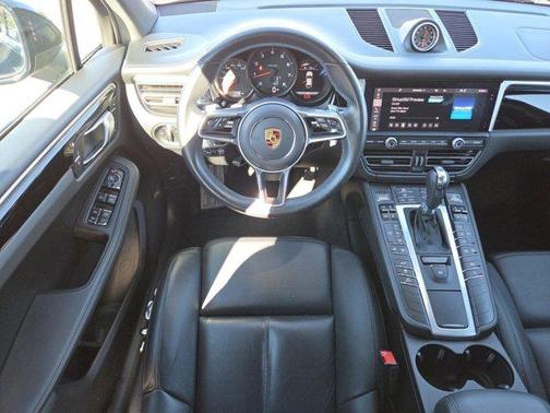 2021 Porsche Macan Base
