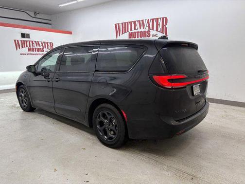 2022 Chrysler Pacifica Hybrid Touring L