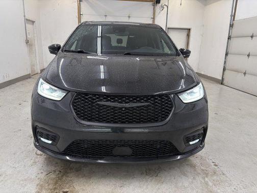 2022 Chrysler Pacifica Hybrid Touring L