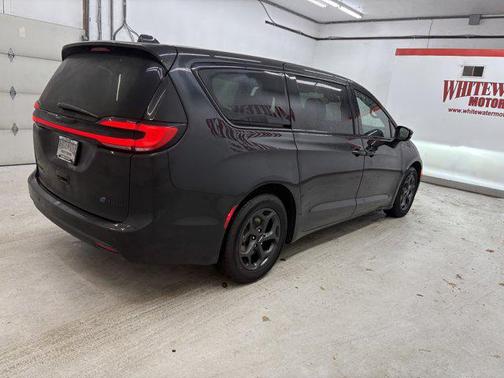 2022 Chrysler Pacifica Hybrid Touring L