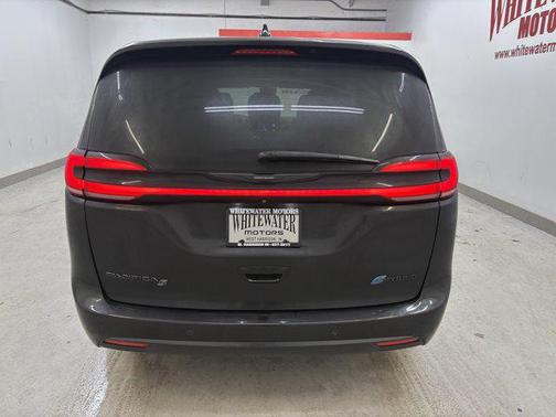 2022 Chrysler Pacifica Hybrid Touring L