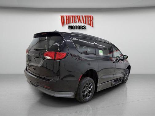 2020 Chrysler Pacifica Touring-L Plus