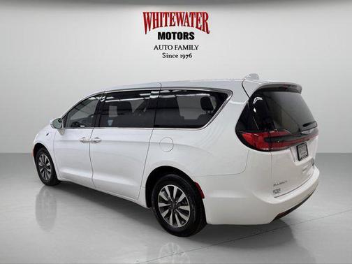 2022 Chrysler Pacifica Hybrid Touring L