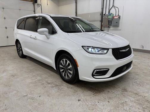 2022 Chrysler Pacifica Hybrid Touring L