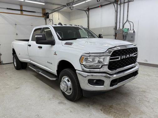 2023 RAM 3500 Big Horn Crew Cab 4x4 8' Box