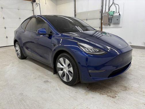 2022 Tesla Model Y Long Range Dual Motor All-Wheel Drive
