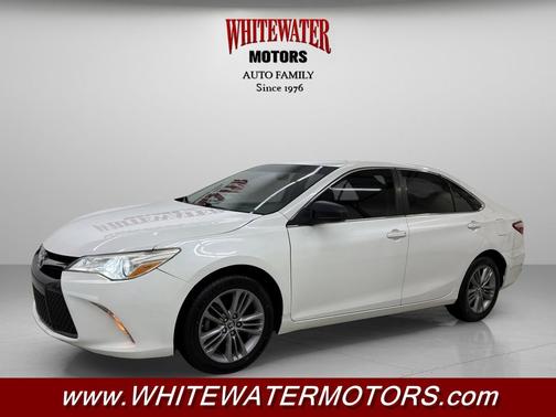 Blizzard Pearl 2016 Toyota Camry SE