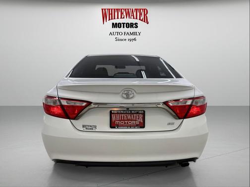 Blizzard Pearl 2016 Toyota Camry SE