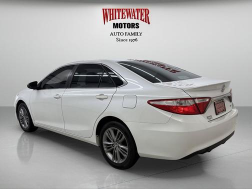 Blizzard Pearl 2016 Toyota Camry SE