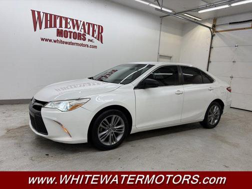 Blizzard Pearl 2016 Toyota Camry SE