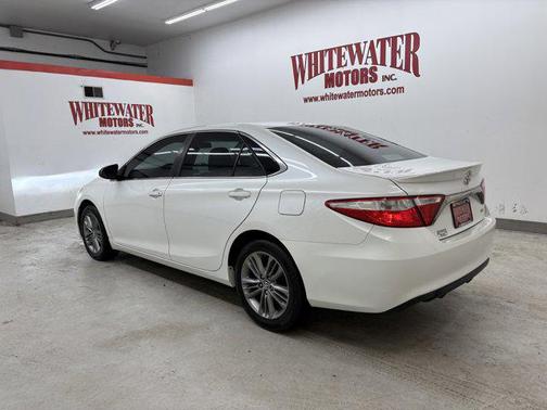 Blizzard Pearl 2016 Toyota Camry SE