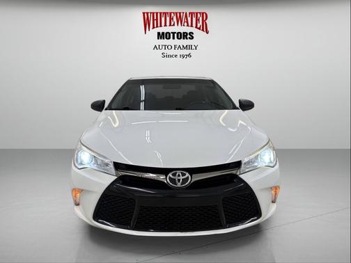 Blizzard Pearl 2016 Toyota Camry SE