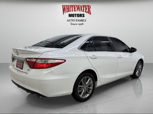 Blizzard Pearl 2016 Toyota Camry SE