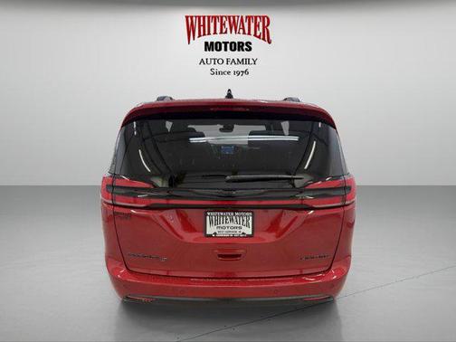 Red Hot Pearlcoat 2025 Chrysler Pacifica Limited