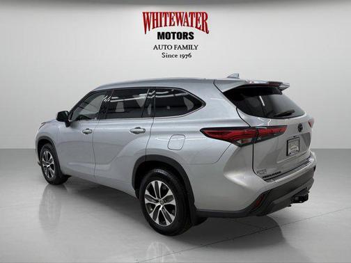 Celestial Silver Metallic 2022 Toyota Highlander XLE