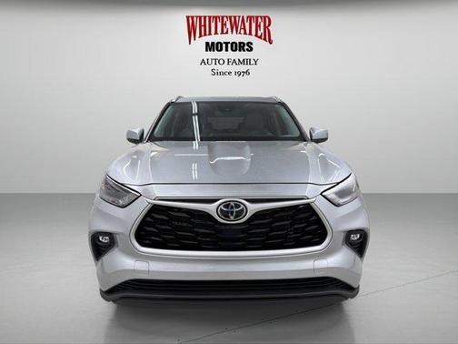 Celestial Silver Metallic 2022 Toyota Highlander XLE