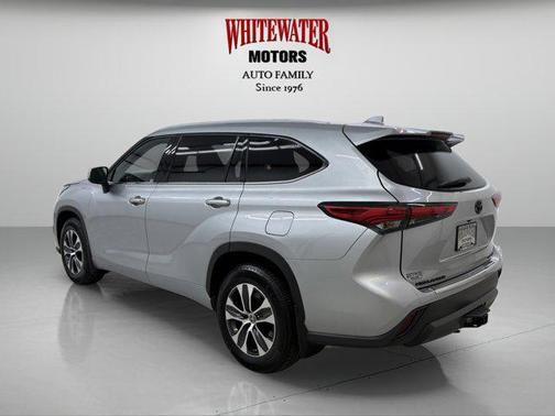 Celestial Silver Metallic 2022 Toyota Highlander XLE