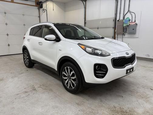 Snow White Pearl 2017 Kia Sportage EX